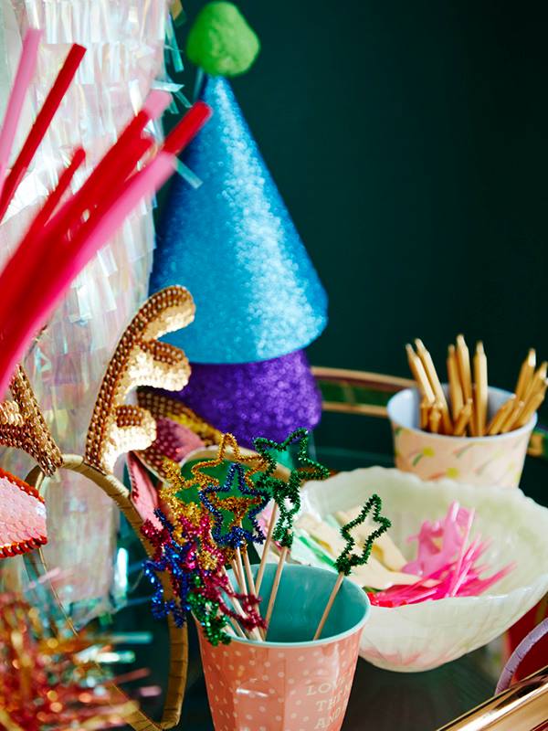 Set of 6 Glitter Party Hats with Pom Pom By Rice DK